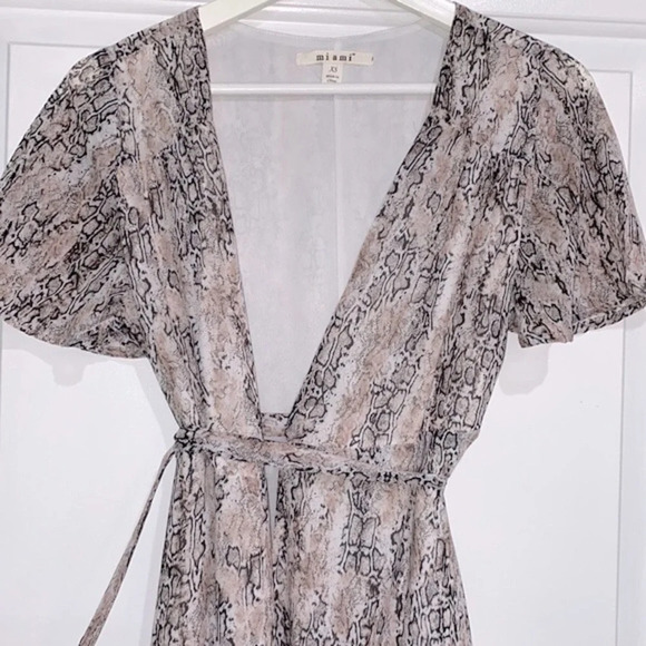 Miami by Francesca’s leopard print wrap maxi dress size xsmall - Picture 3 of 15